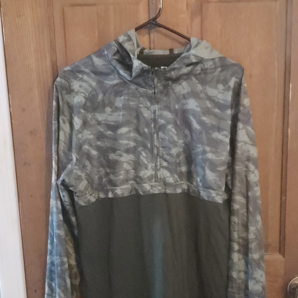 Under Armour Camo pull over rain coat